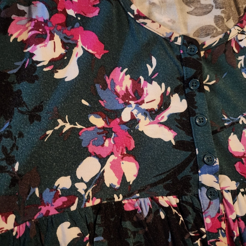 Torrid 18W-20W super soft knit green floral button down tops - Picture 2 of 5